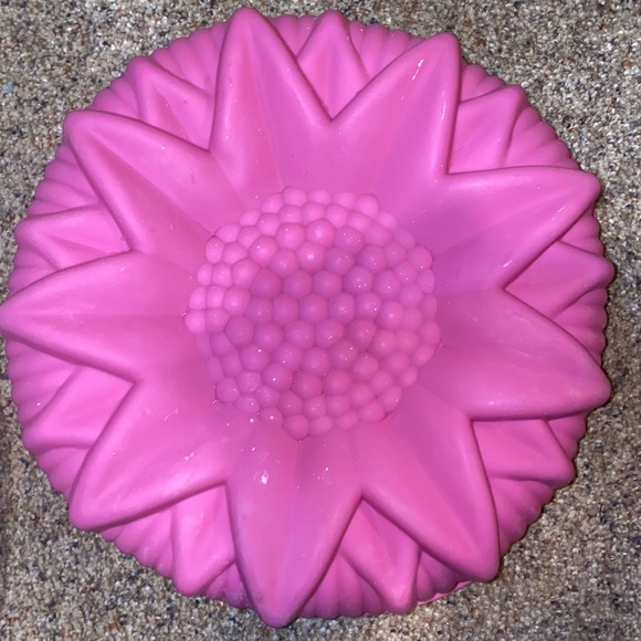 Lot of 4 Adorable & Fun Silicone Baking Molds EUC - Picture 4 of 5